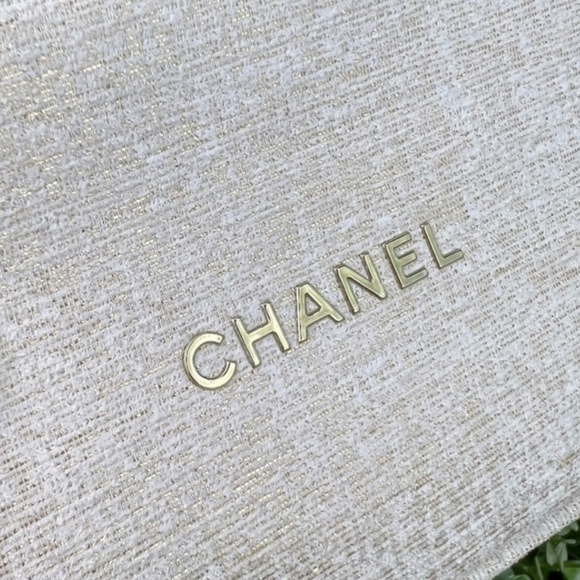 CHANEL 2023 Cosmetics Makeup Bag Pouch Tweed Limited Edition Holiday NEW BNIB - Picture 2 of 8